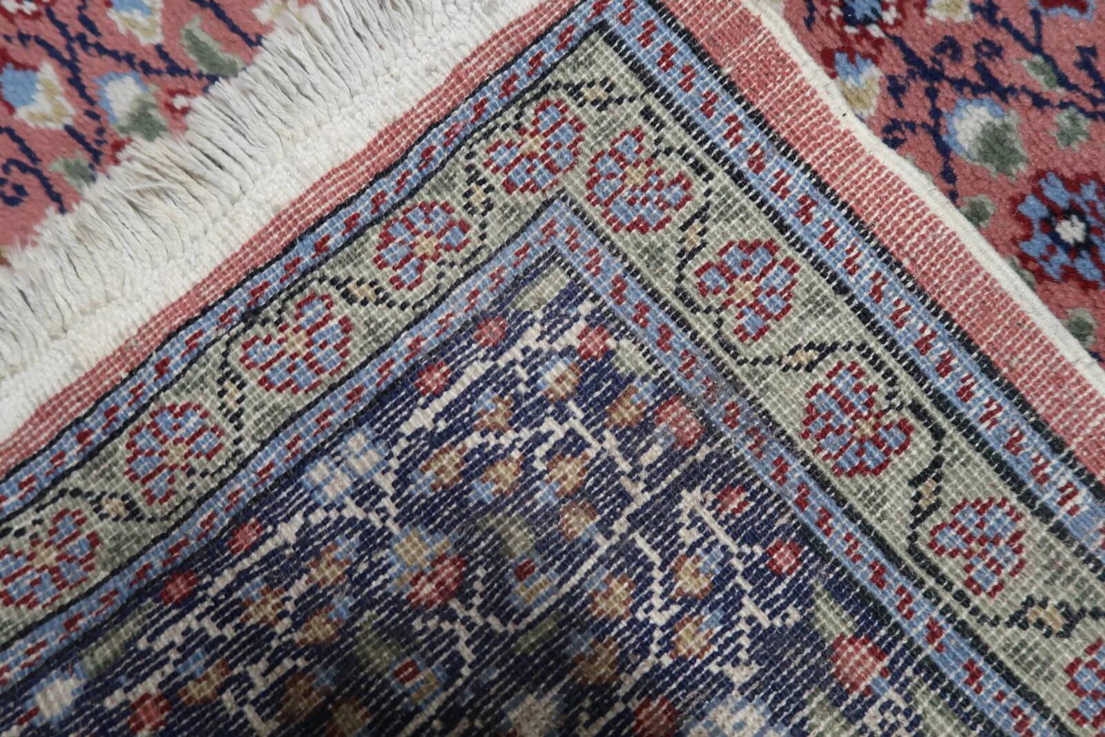 Handmade vintage Indian Agra rug 121cm x 183cm 1960s