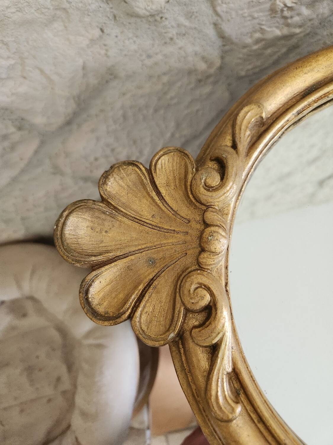 Crested mirror