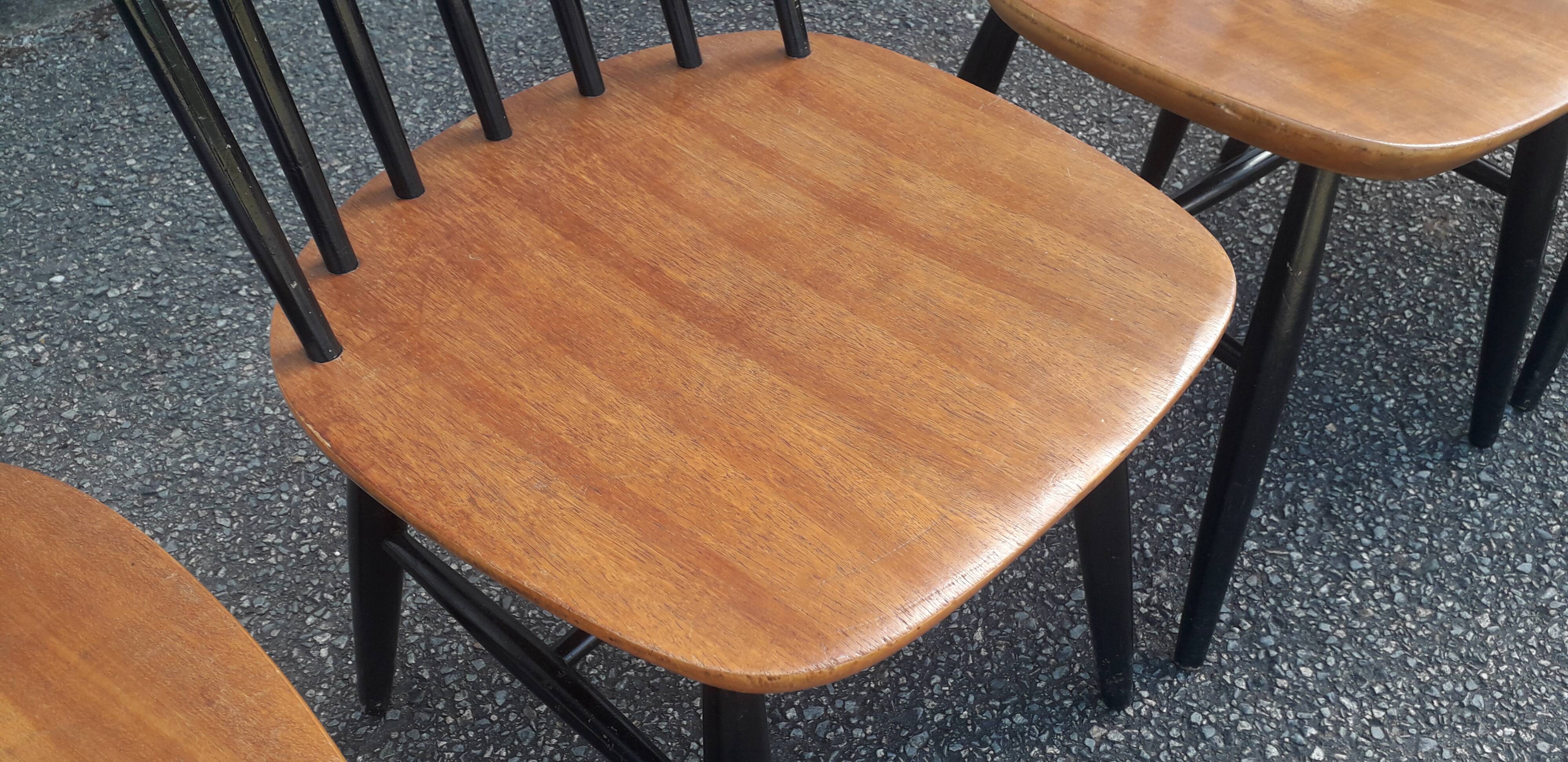 Lot of 4 vintage chairs