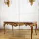 Table basse de style Louis XV en bois doré dessus marbre