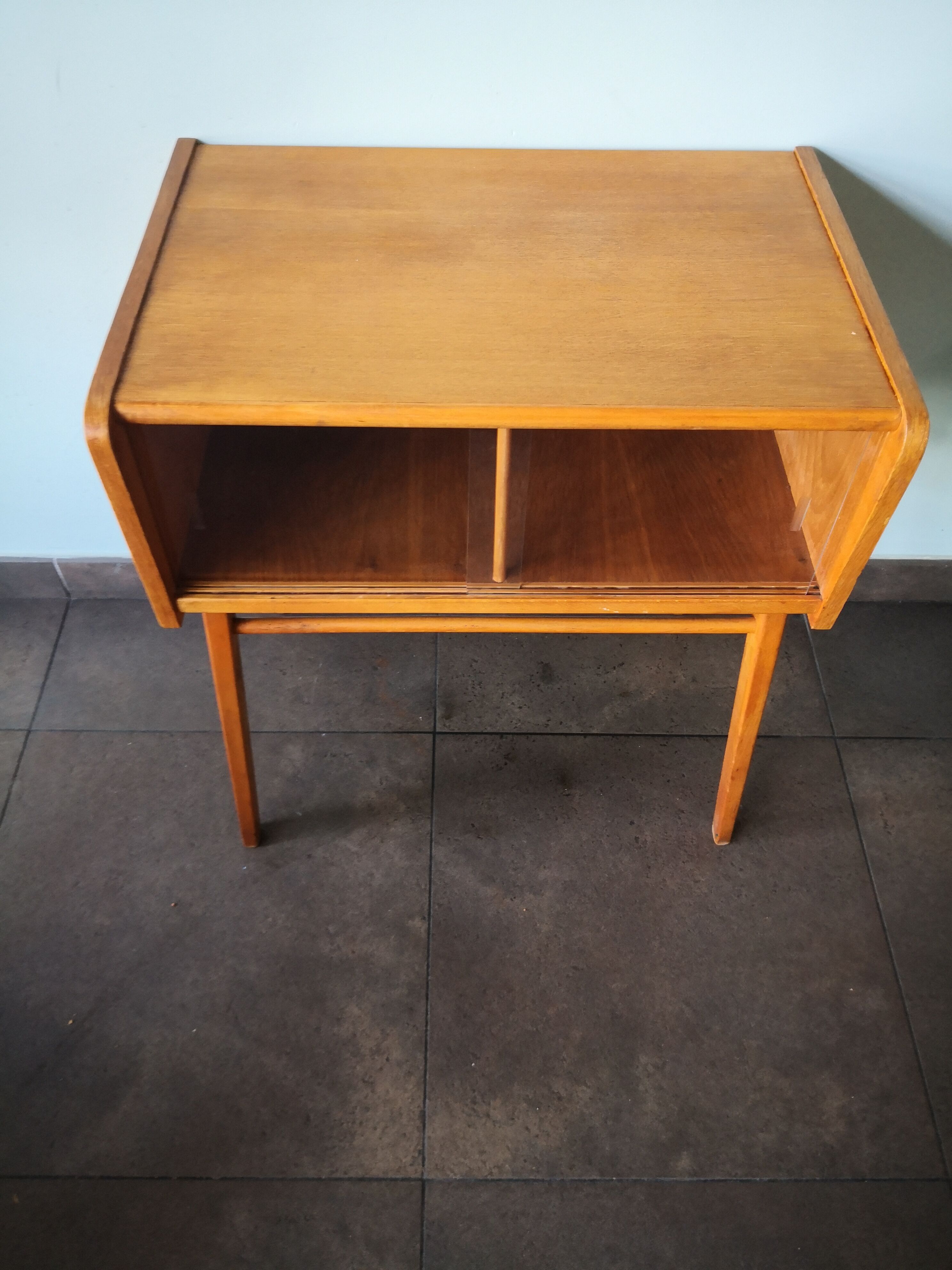 Vintage TV/radio stand, Czech (Opp. Hodonin)