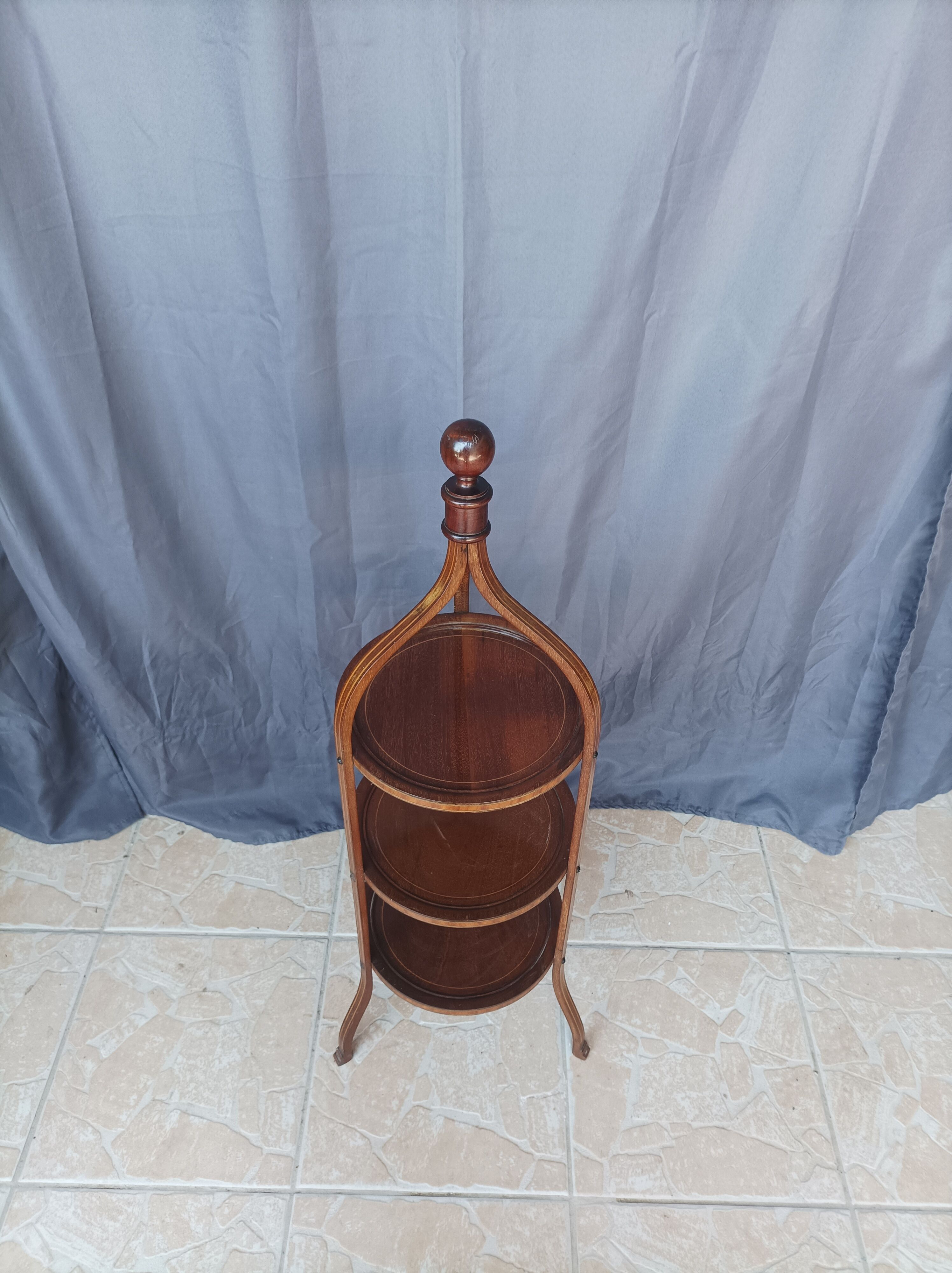 English pedestal table 3 mahogany trays