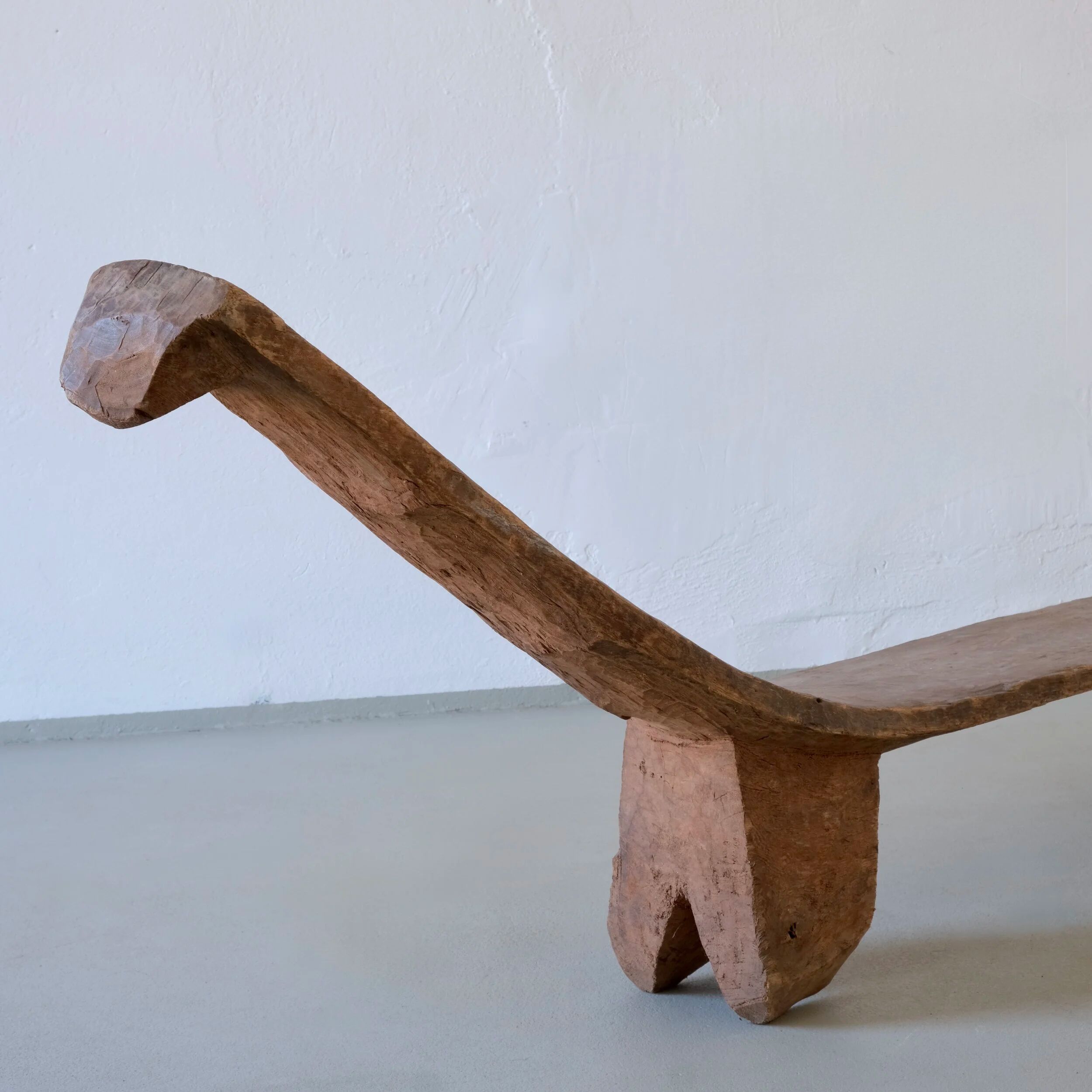 Banc africain primitif vintage en bois sculpté