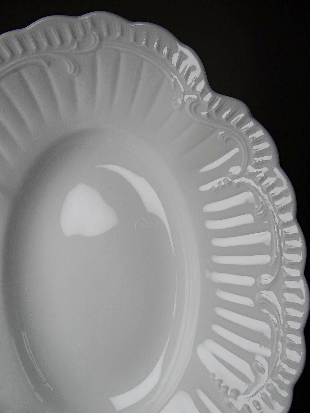 Vintage hollow plate Chastagner Limoges in white porcelain, rococo style.