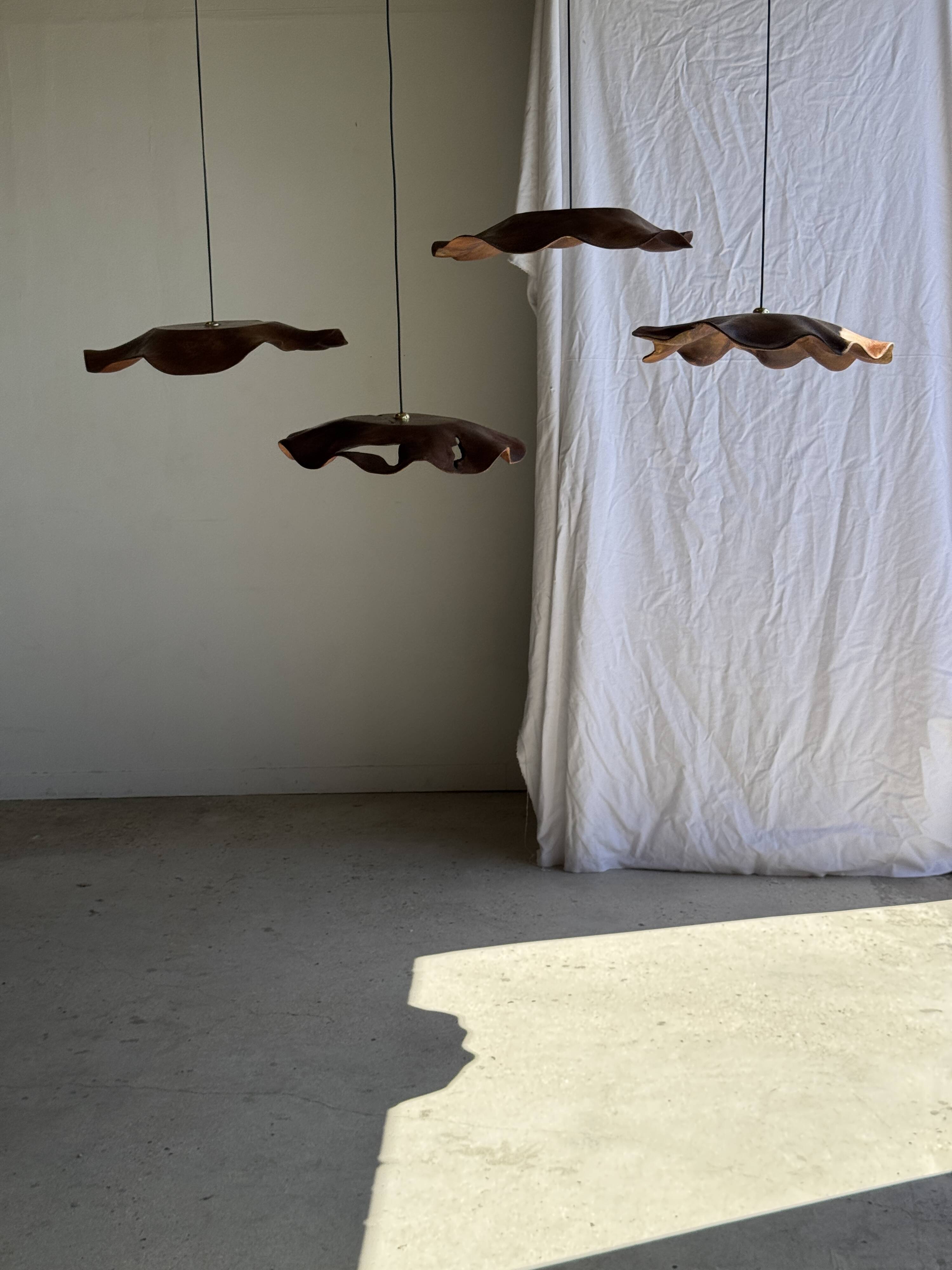Very large wavy flat leaf suspension in smooth teak D:60