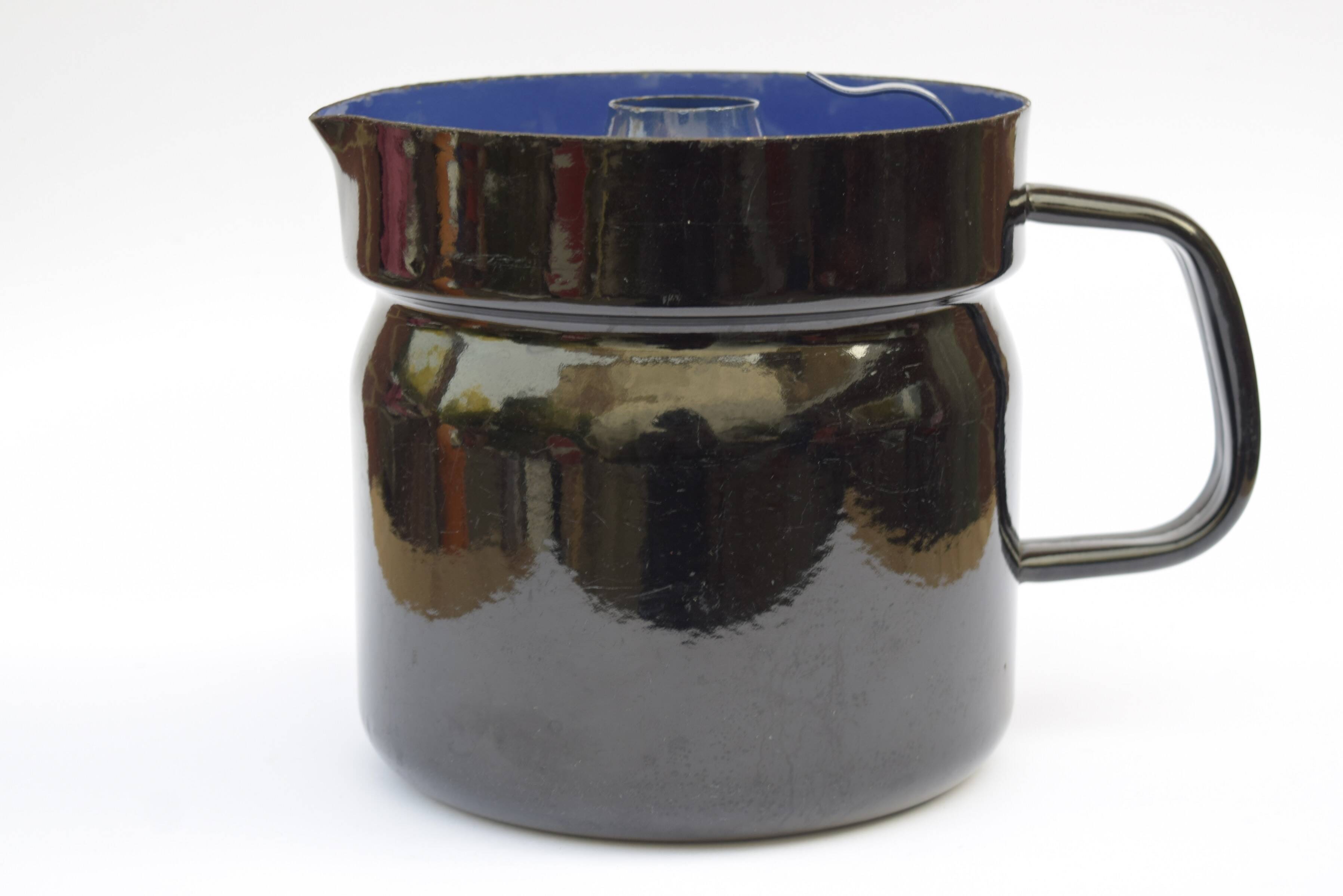 Vintage enameled sheet metal milk jug with lid for boiling milk - 1950s