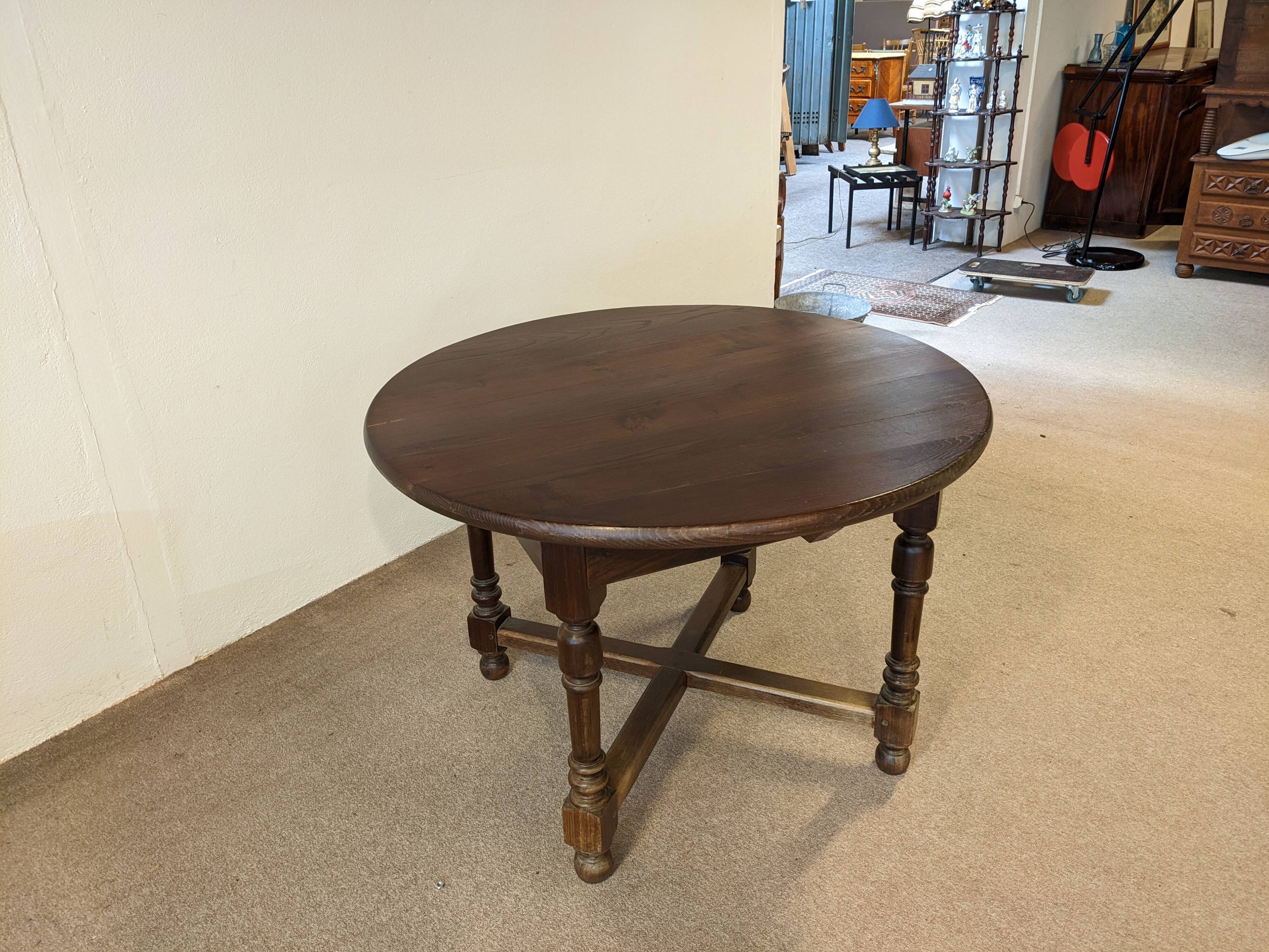 Table ronde en chêne