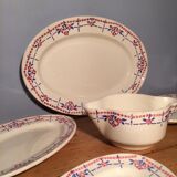 Together 4 ramekins, flat oval and sauce