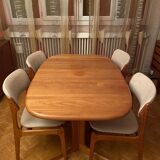 1 table scandinave (130x80x74)signée avec rallonge et ses 4 chaises en tek massif