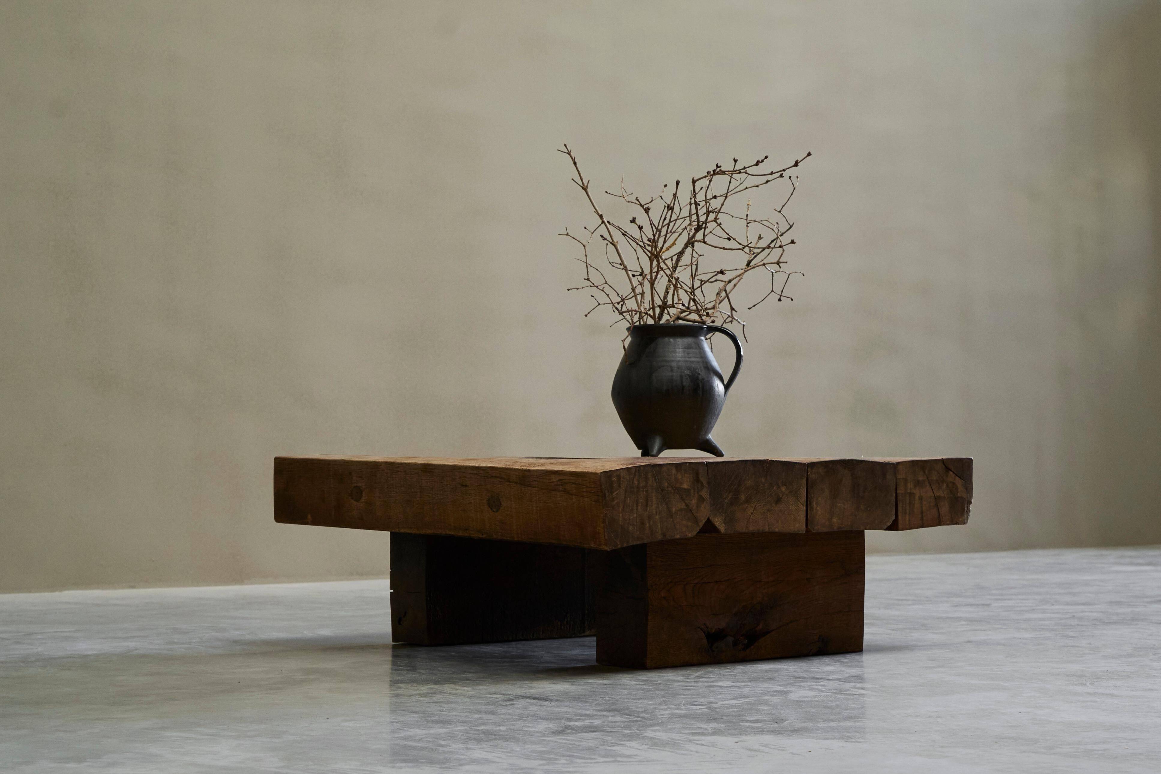 Table basse carrée style Wabi Sabi en chêne massif années 1960