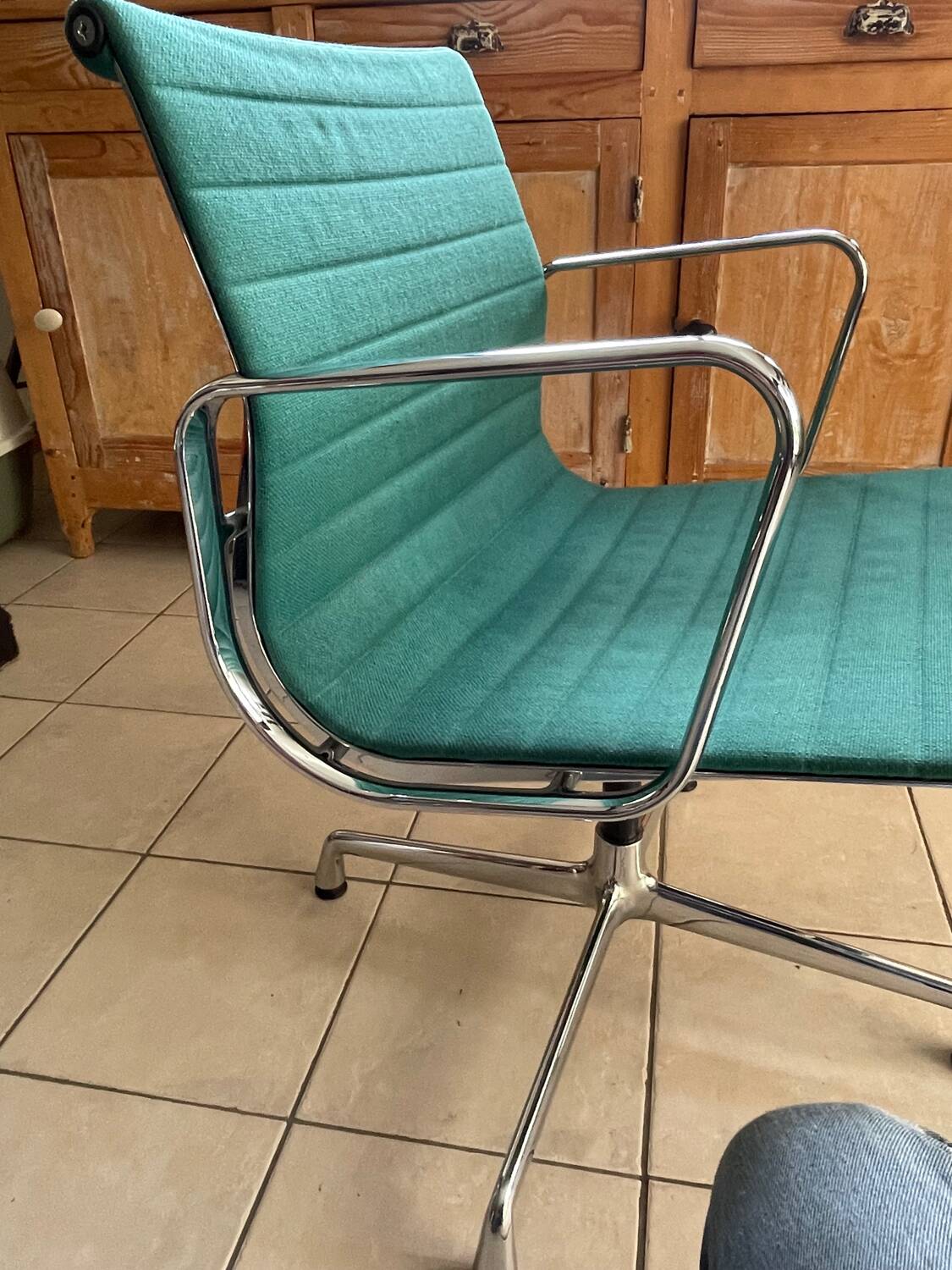 Eames EA 108 armchair designed by Vitra 97