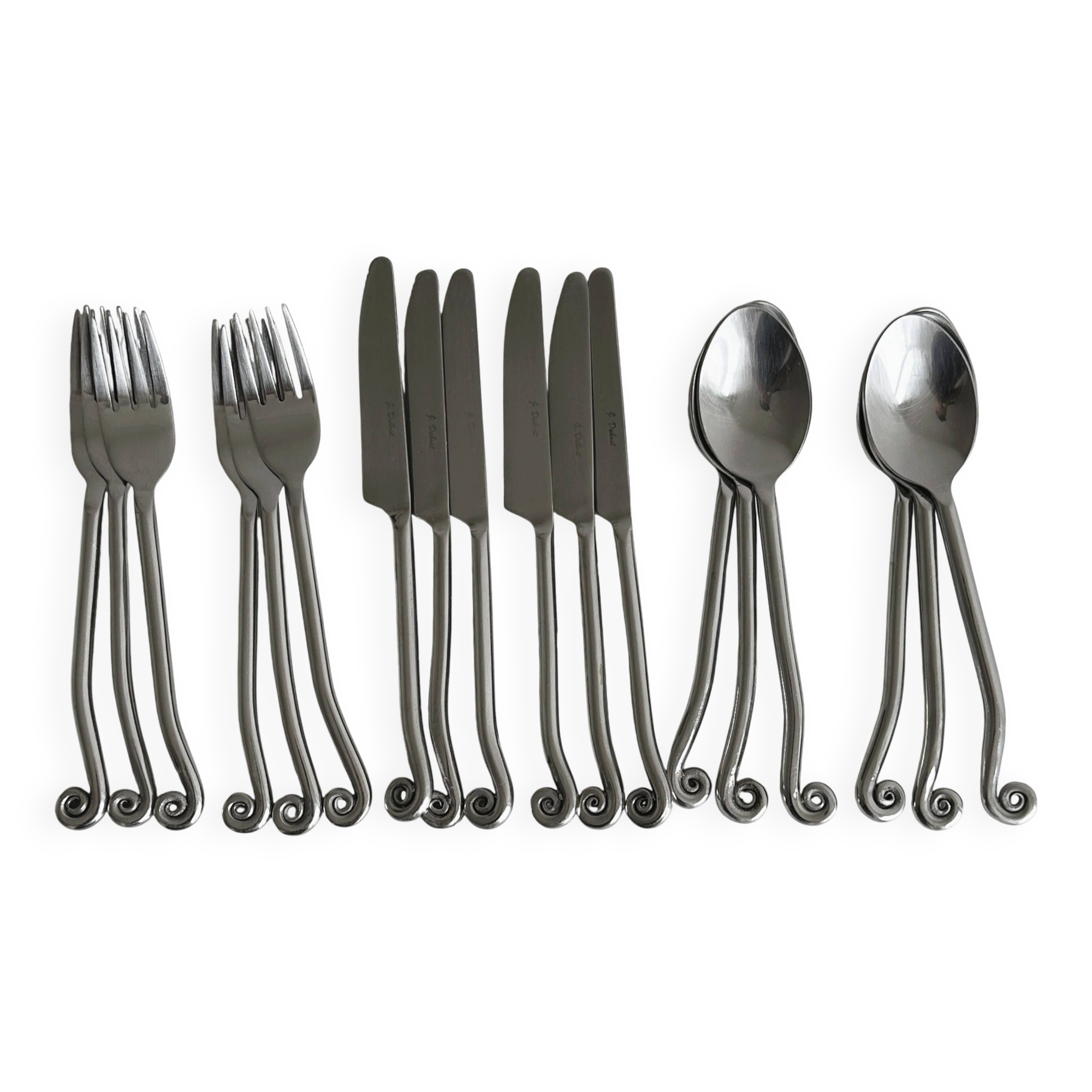 18-piece shiny metal cutlery set