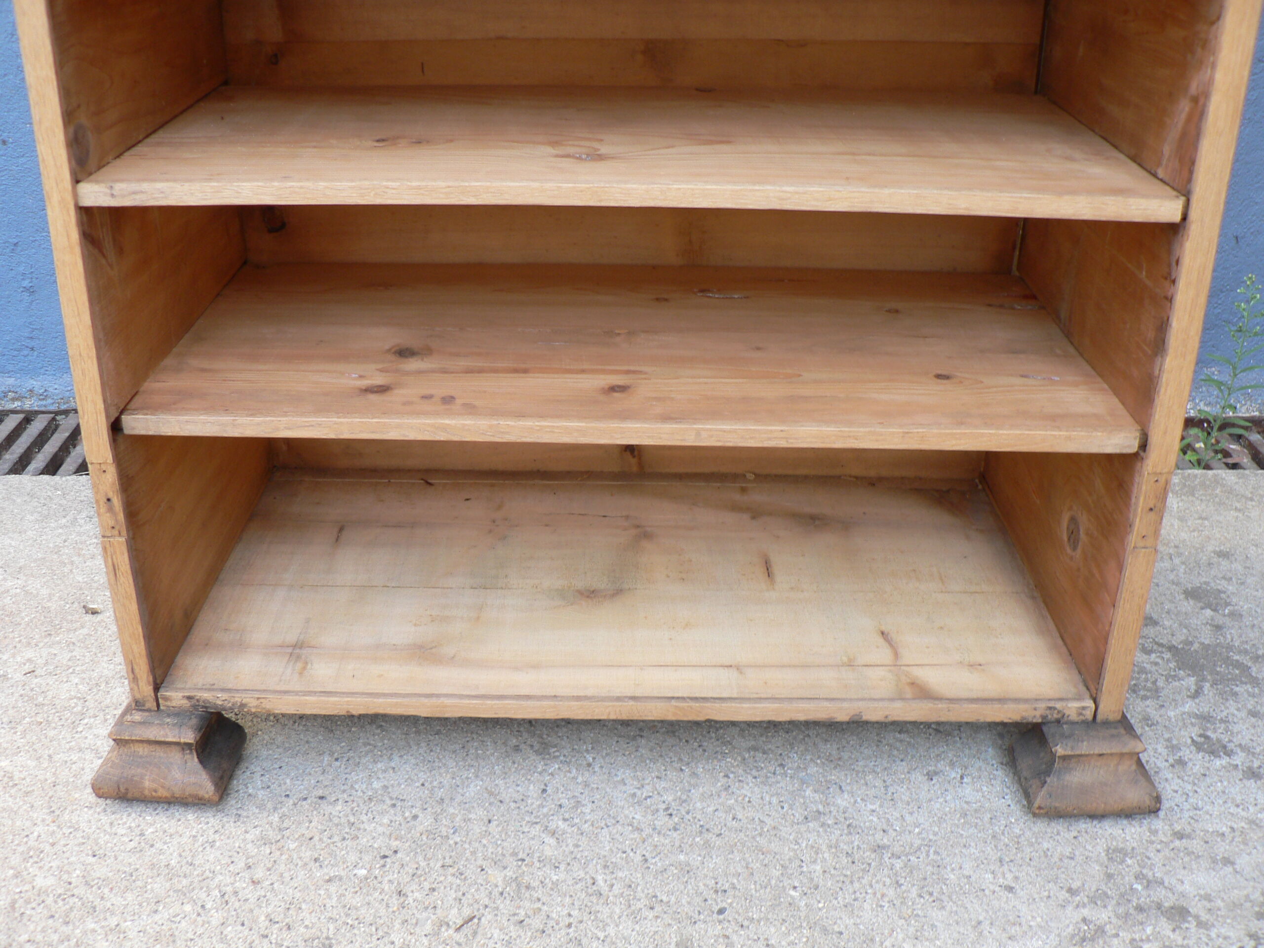 Furniture shelf scoured damask