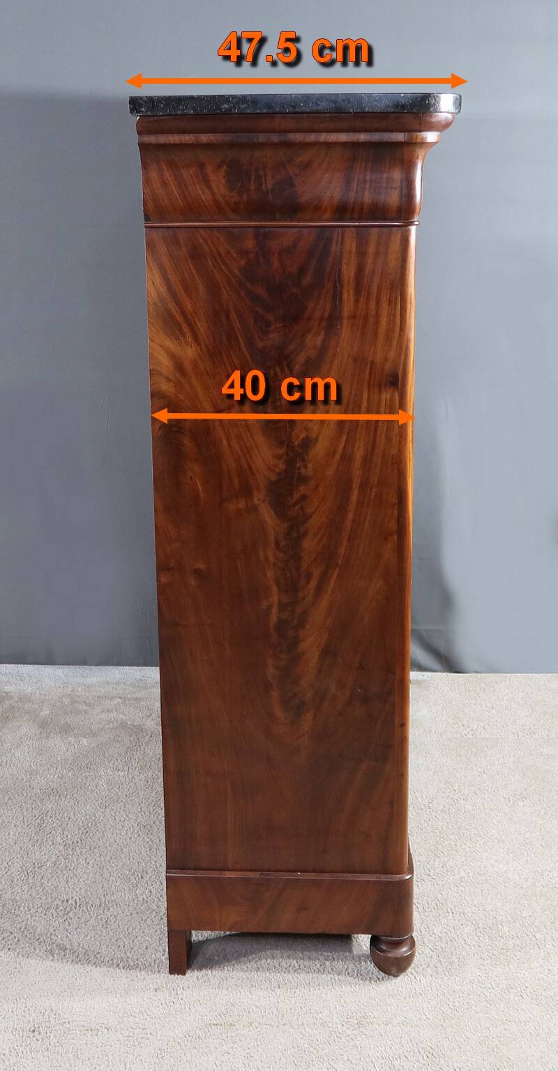 Mahogany burl chest of drawers, Restoration period – Early 19th century