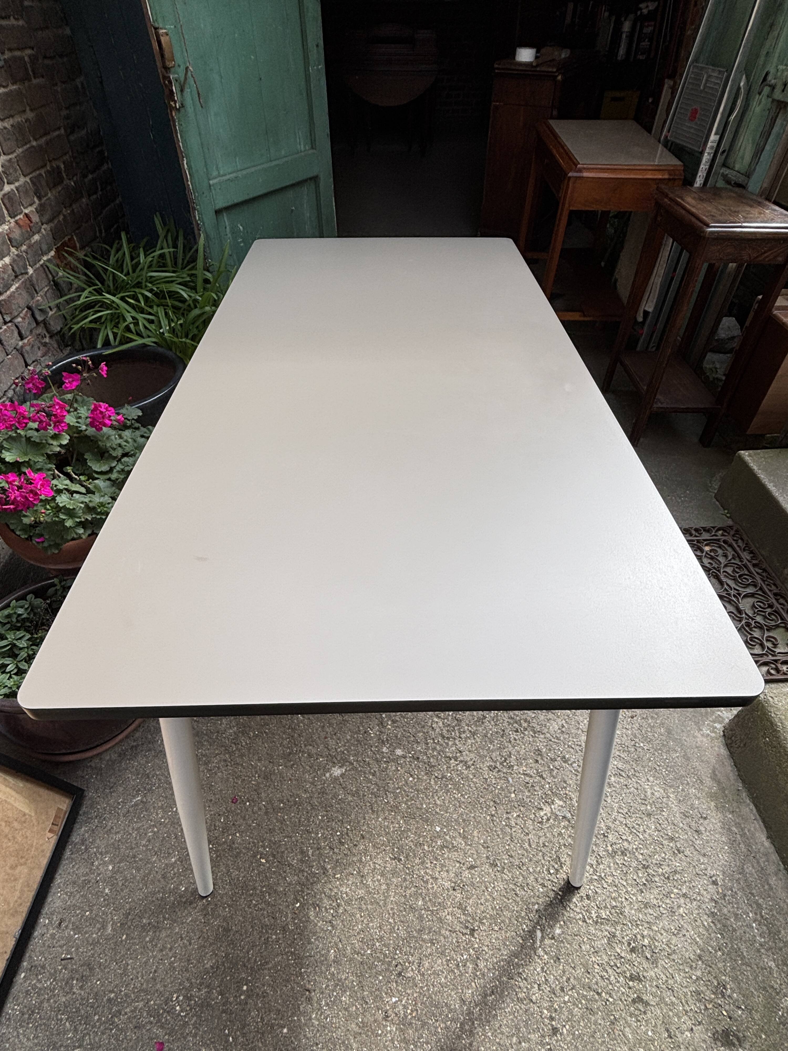 The Gambettes Formica Table