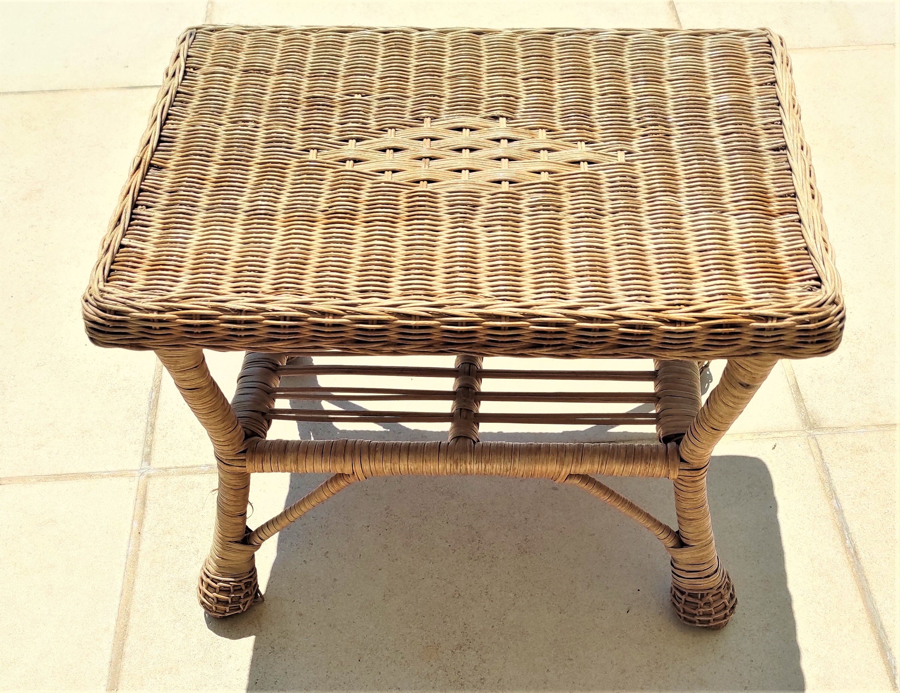 Small rattan coffee table rectangular shape