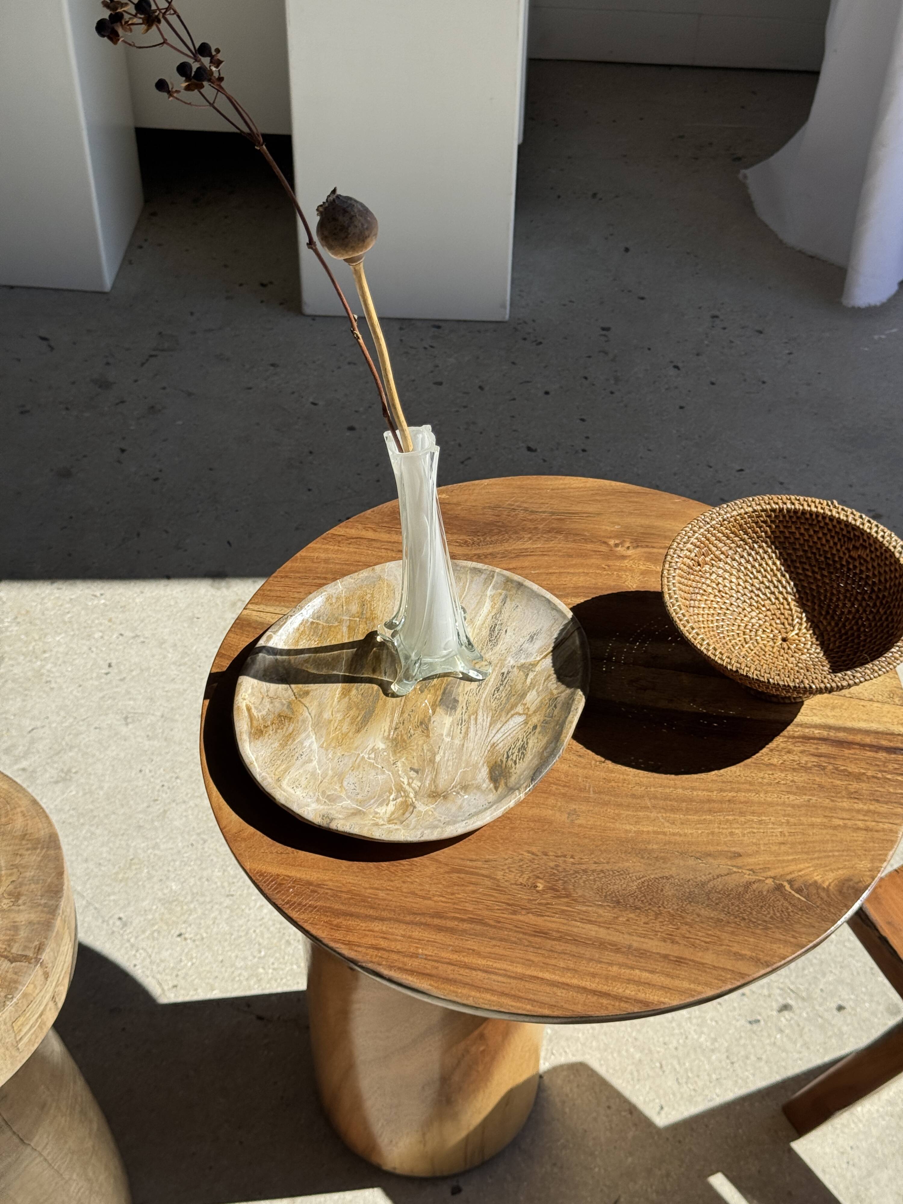 Side table in solid suar with a circular top, column base H51.5 D50.