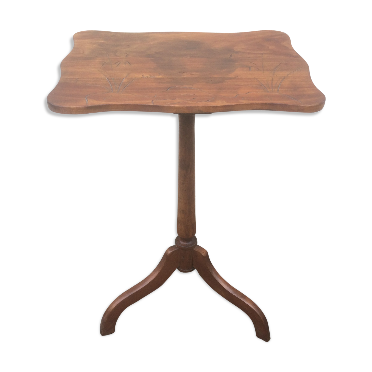Pedestal table