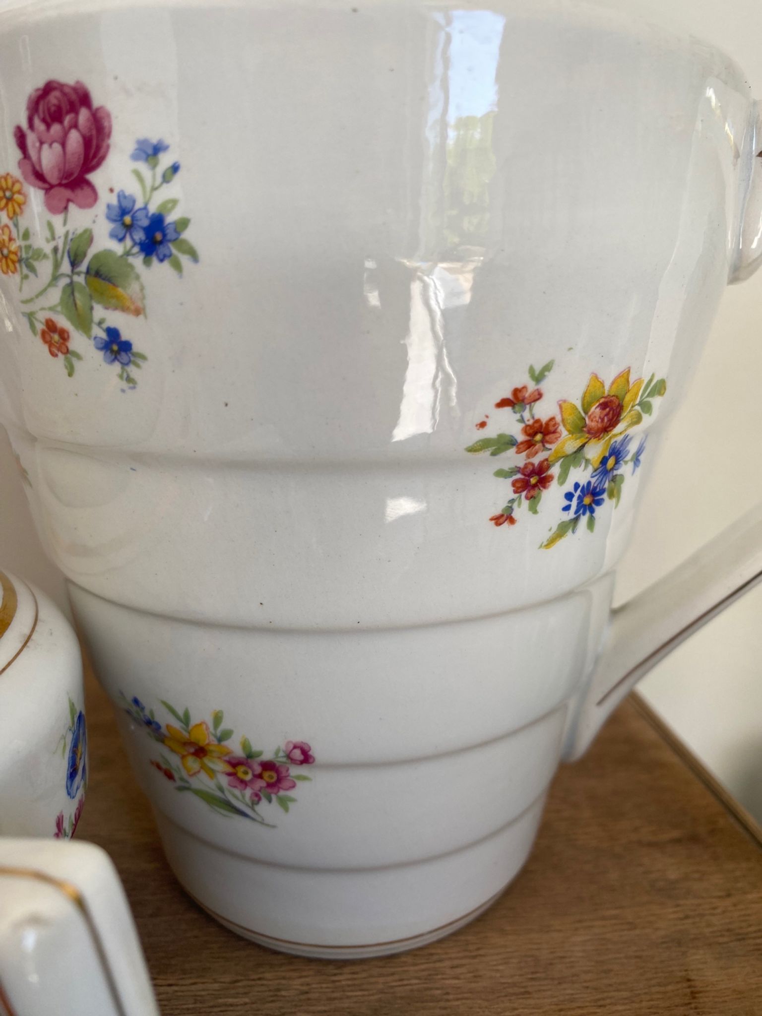 Cafetière et sucrier en porcelaine