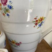 Cafetière et sucrier en porcelaine