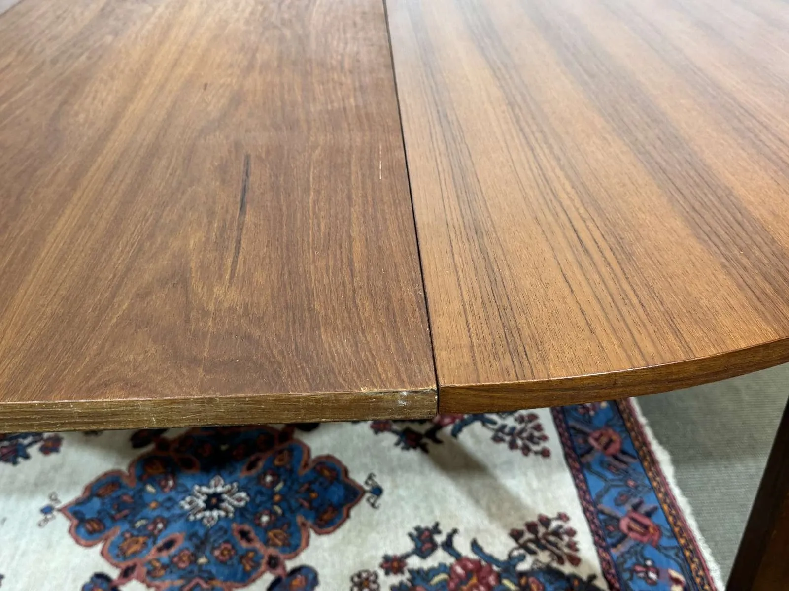 Table des années 1970 en teck avec 1 allonge