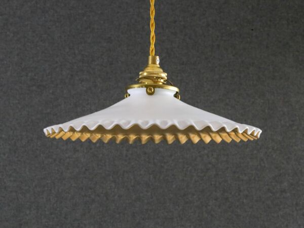 Suspension en verre ancien peint en blanc et doré - douille et cable neufs
