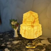 Imposante lampe Art Déco Building en opaline jaune marbrée