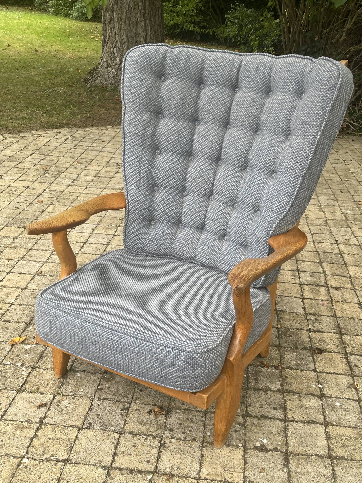 "Grand Repos" armchair in solid oak by Guillerme and Chambron (1960s)