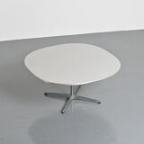 Coffee table by Arne Jacobsen, Fritz Hansen, circa 1970.