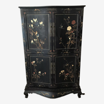 Chinese furniture cabinet paint by hand
