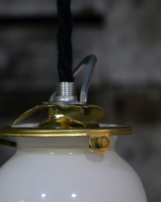 Lace opaline suspension