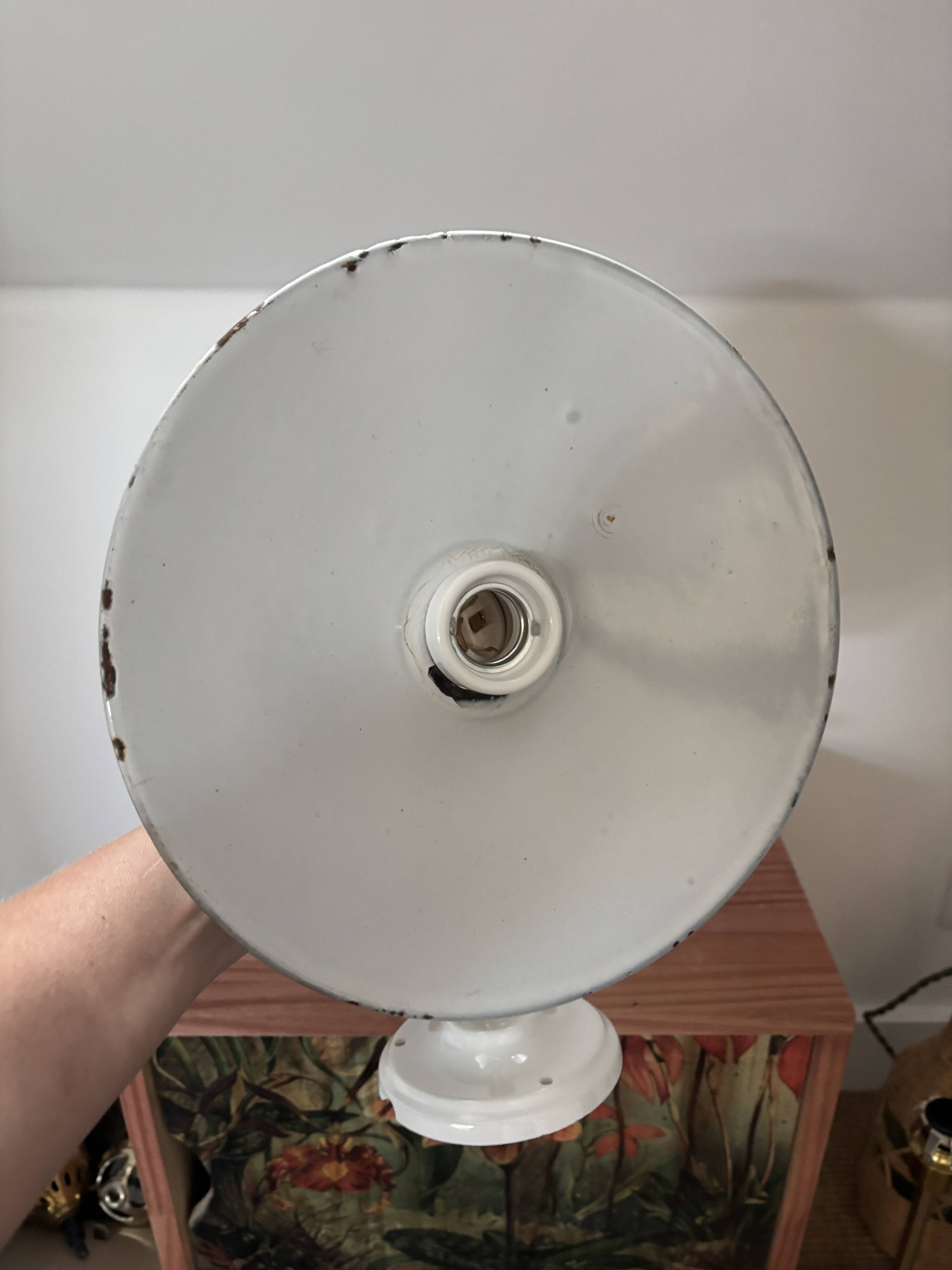 Enamelled sheet metal wall light