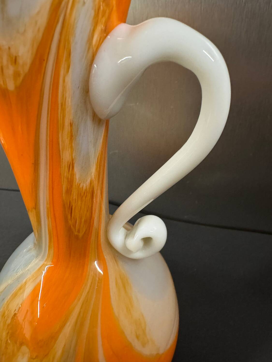 Marbled orange and white glass vase with applied handle – Art Deco