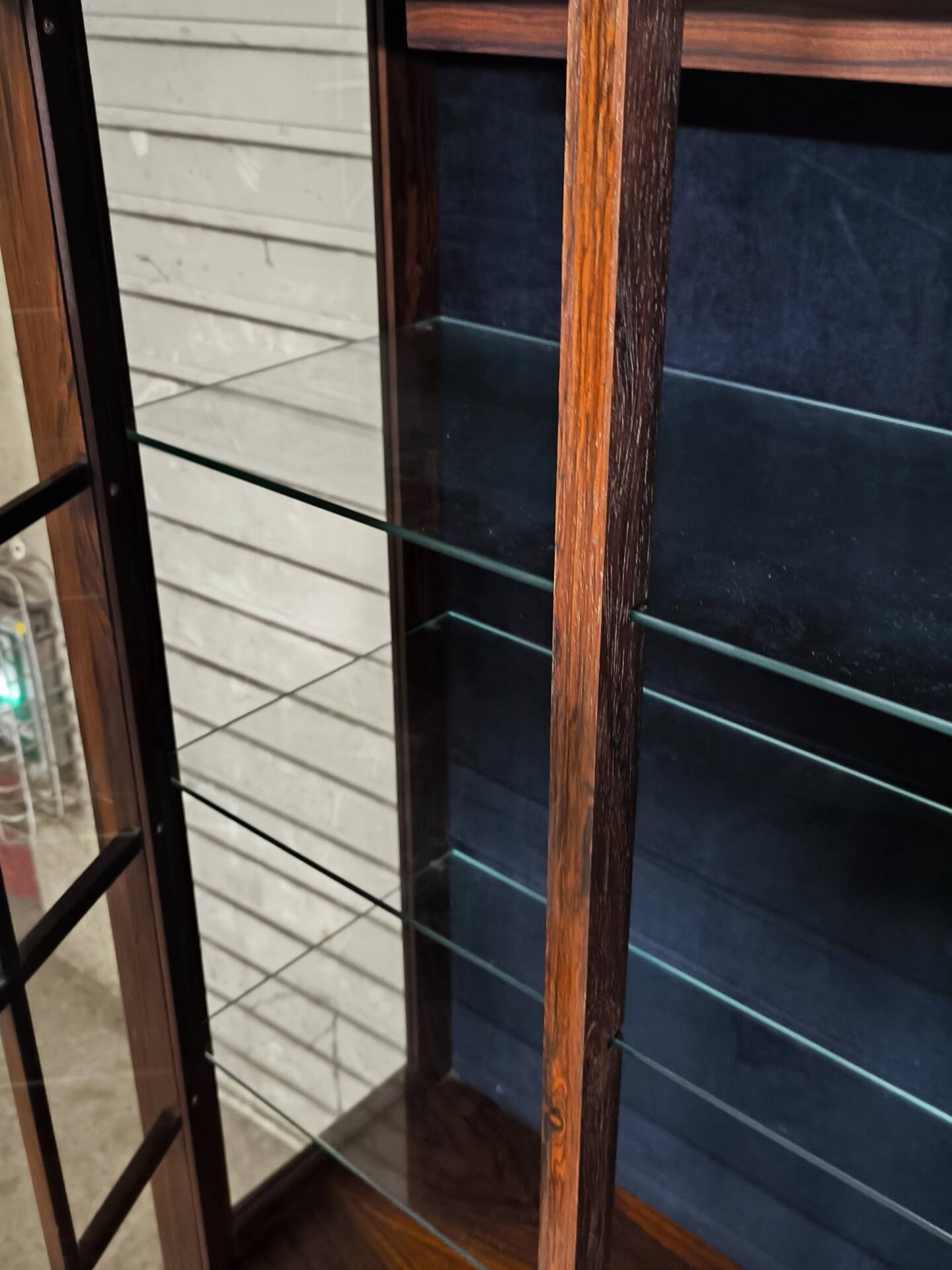 Vintage 1960s Scandinavian display cabinet in rosewood.