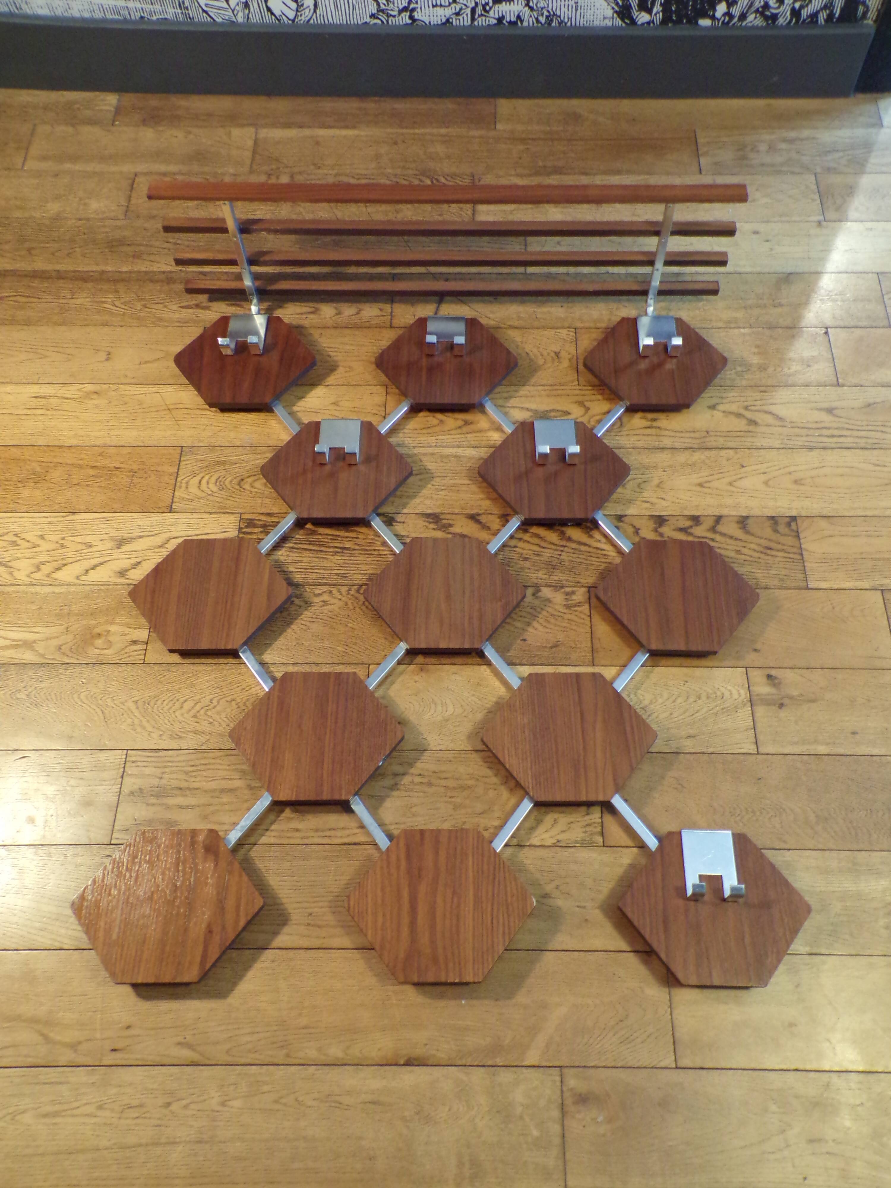 Portemanteau mural hexagones de teck 1970