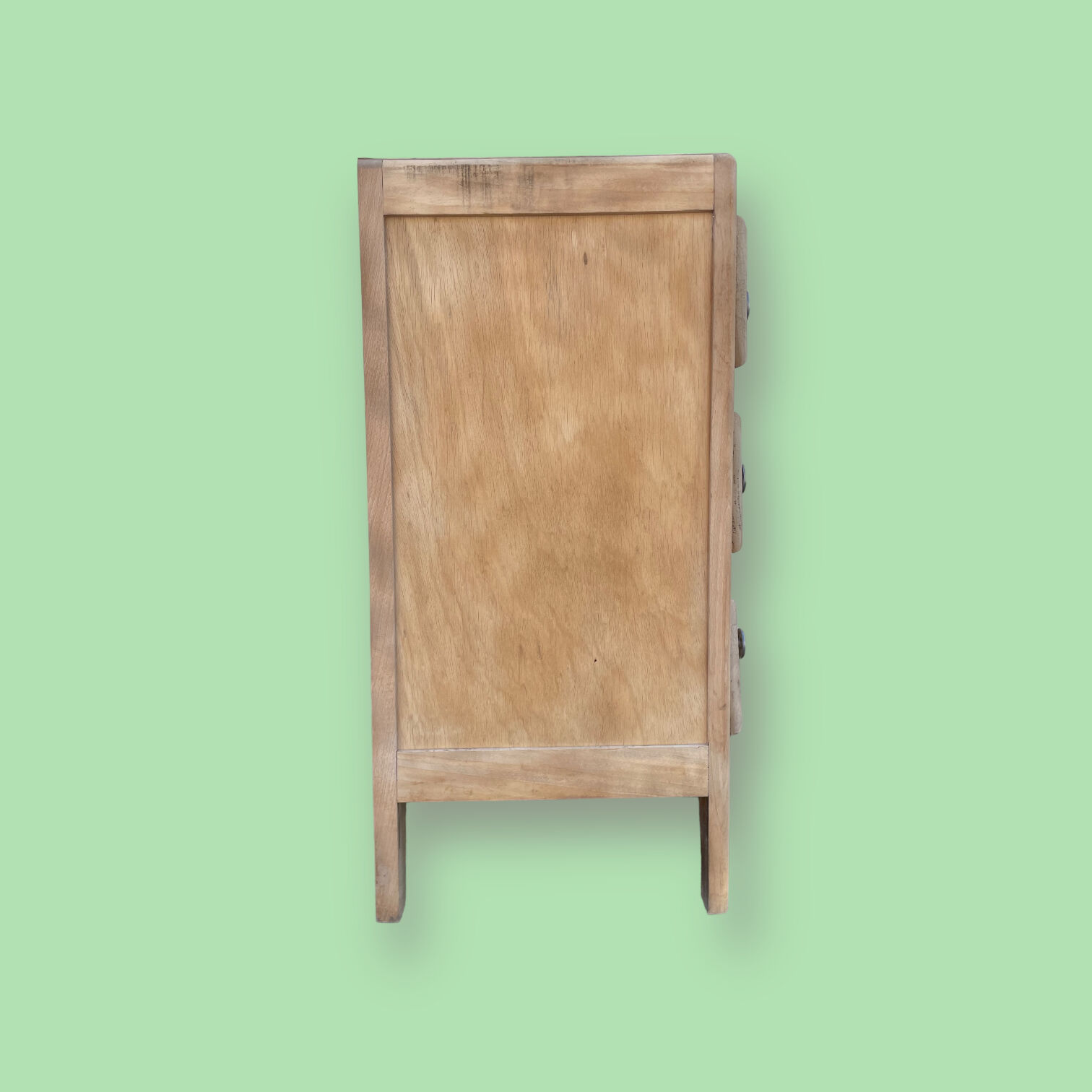 Aerogummed vintage chest of drawers, compass feet