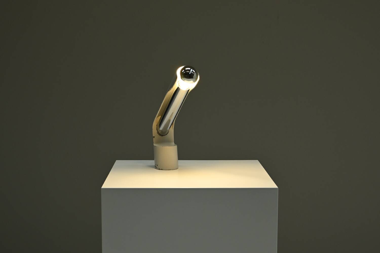 Pugno table lamp by Richard Carruthers for Fontana Arte, 1970s Italy.