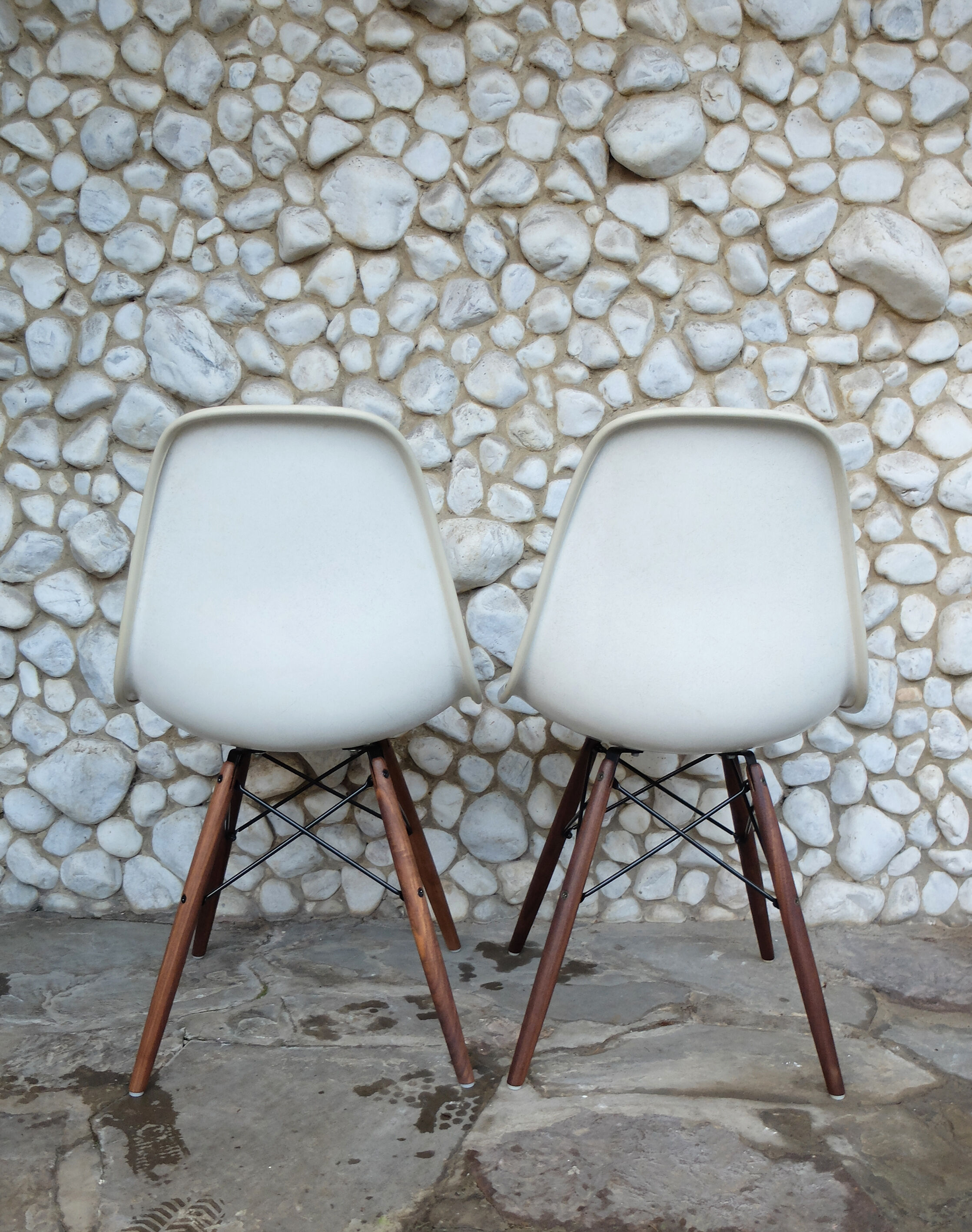 Pair of Ray and Charles Eames chairs on Dowel Bases, Herman Miller USA