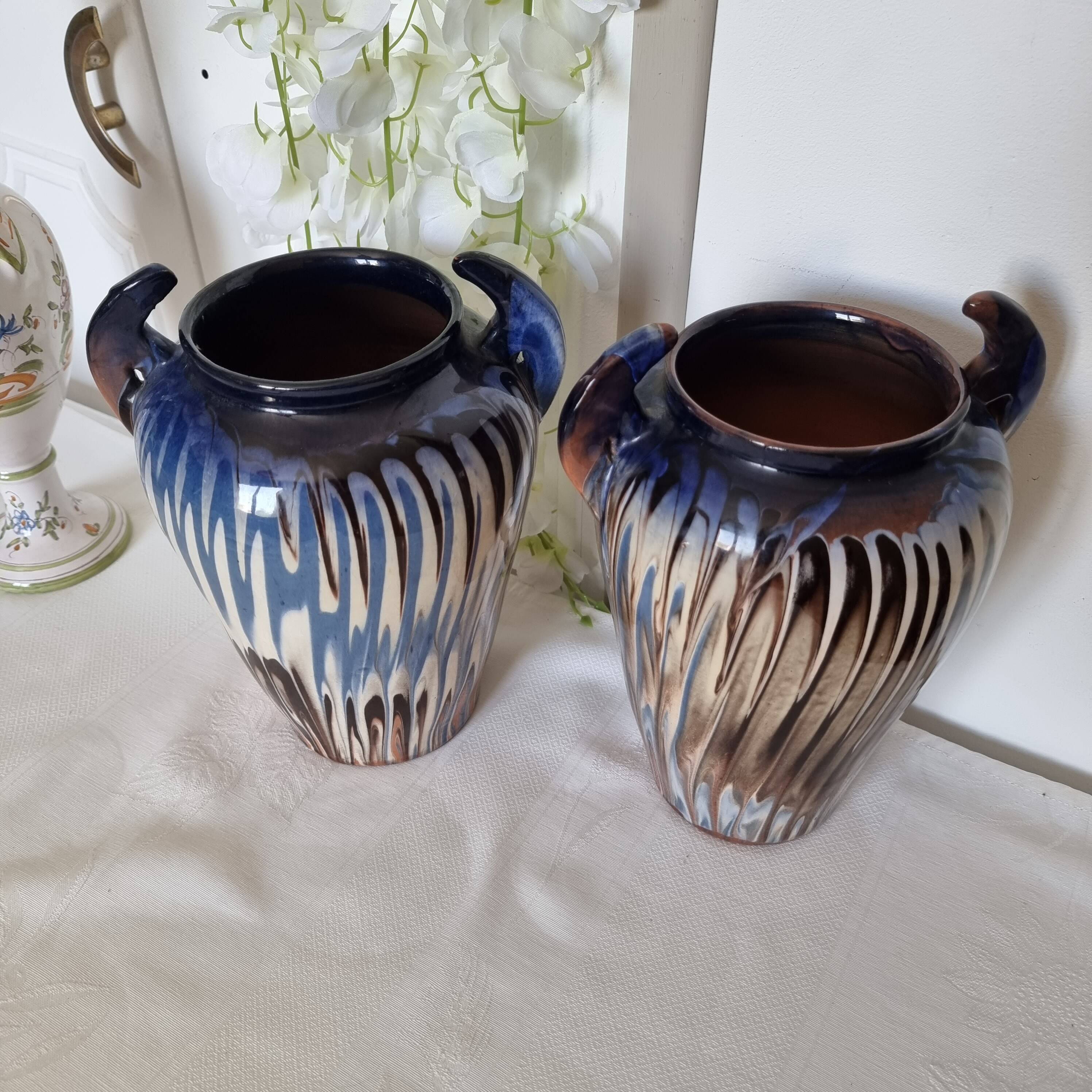 Pair of Art Deco vases in Savoy earthenware, 1940, multi-colored polychromy