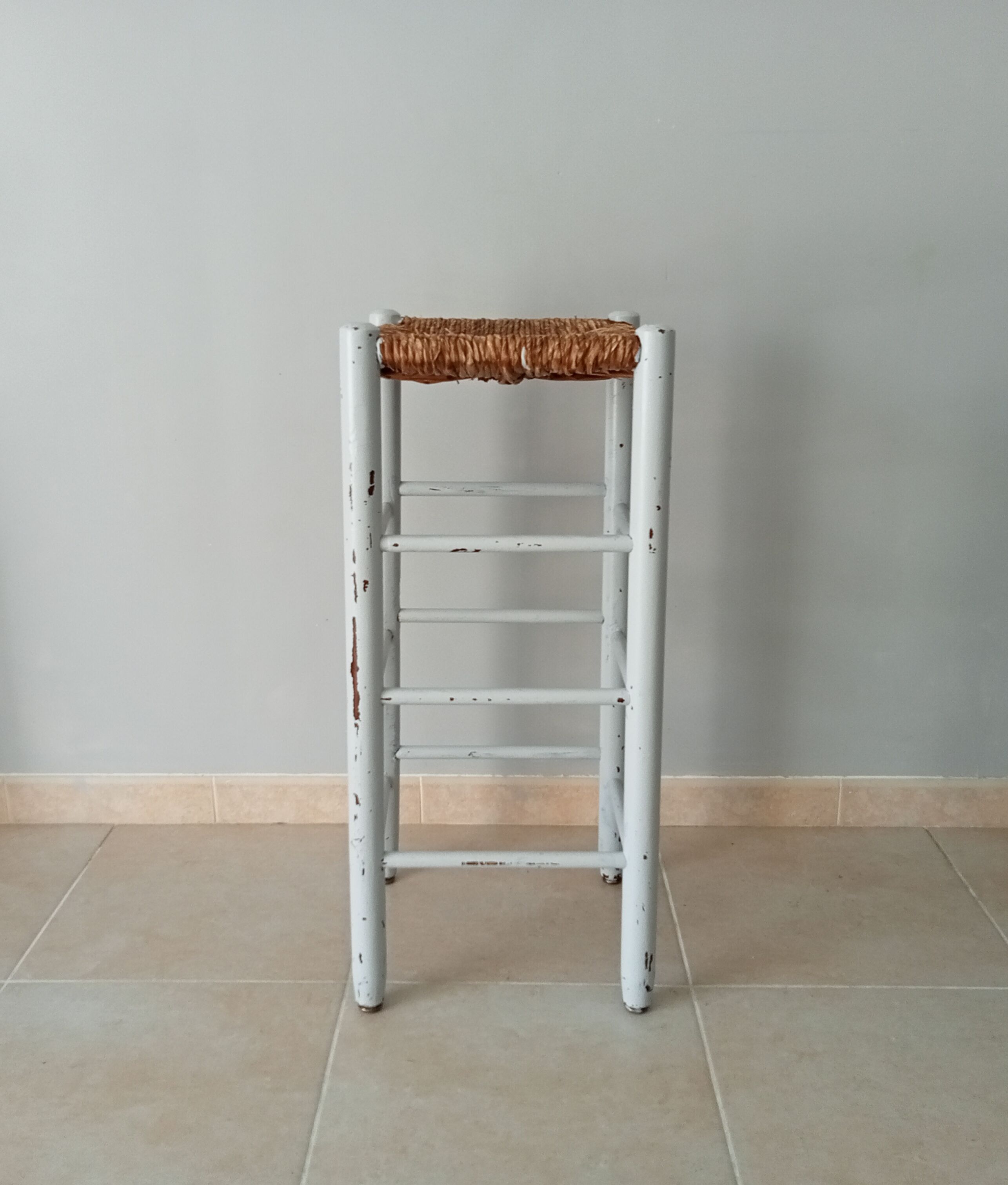 Antique stool high mulched