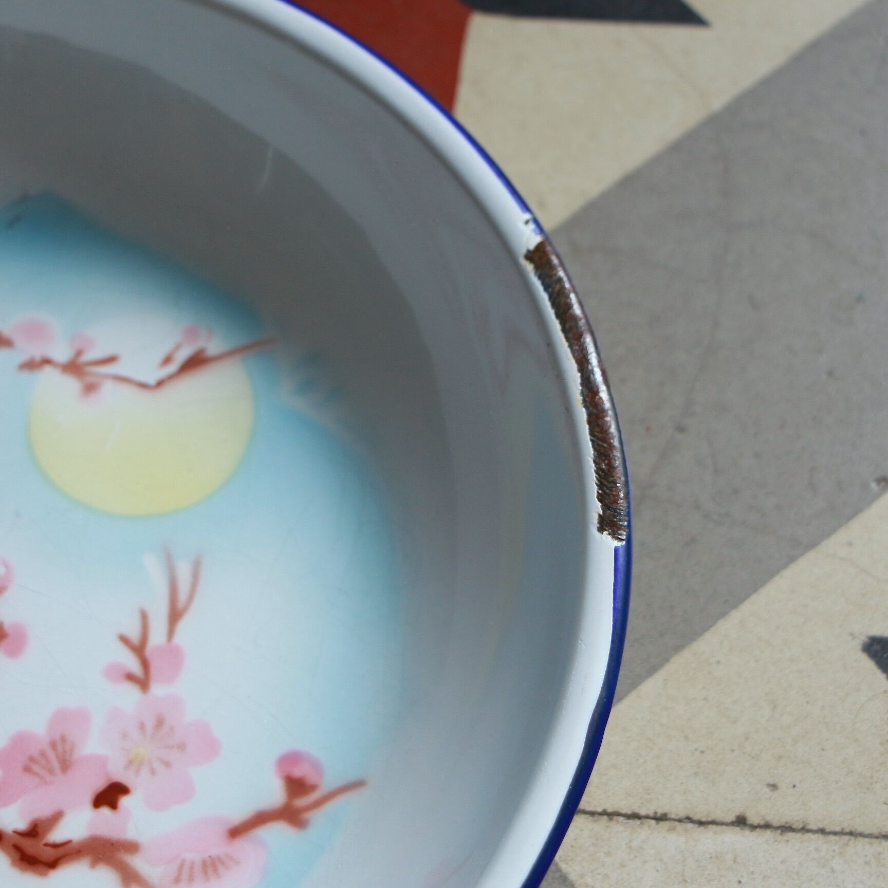 Enamelled plate/plate