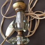 Pied de lampe en verre taillé à facettes et base en laiton