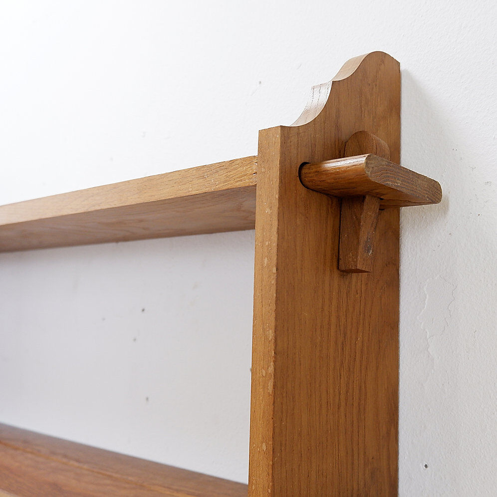 Wall shelves with dowels in Arts & Crafts style