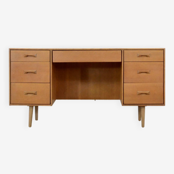 Midcentury Stag 'Concord' Desk / Dresser In Oak. Vintage / Modern / Retro / Danish Style.