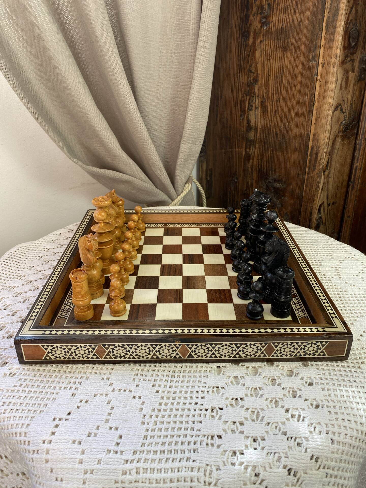 Jeu d’échec en marqueterie 