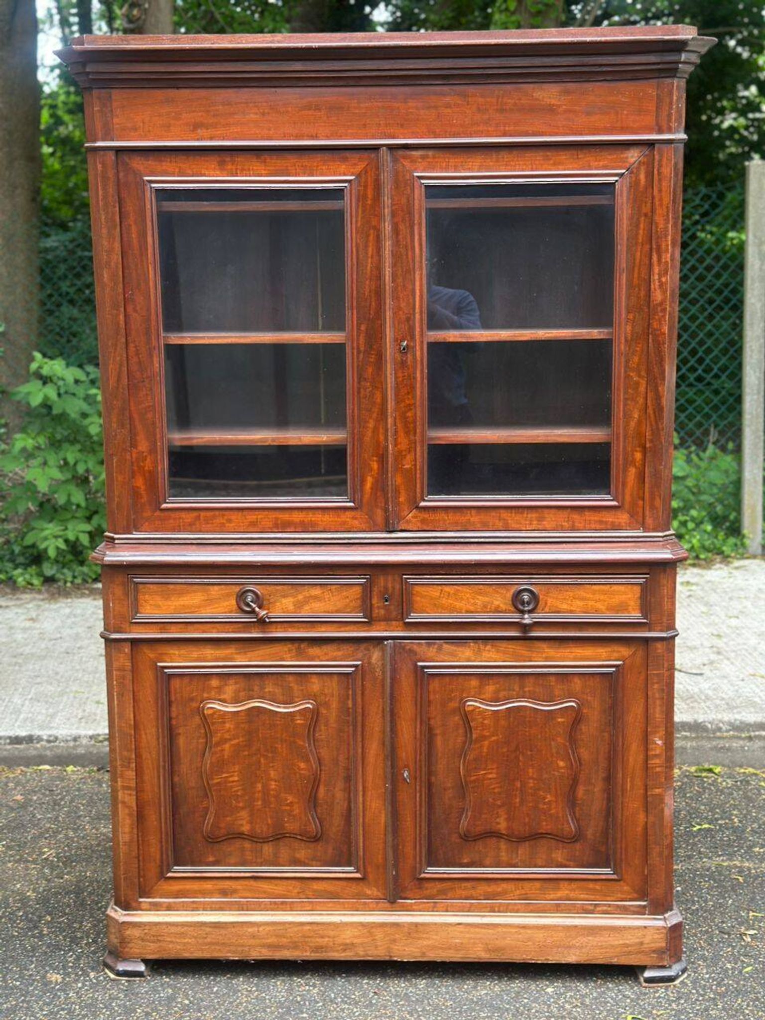 Bibliothèque vitrée style Louis Philippe du XIXème siècle en bois massif