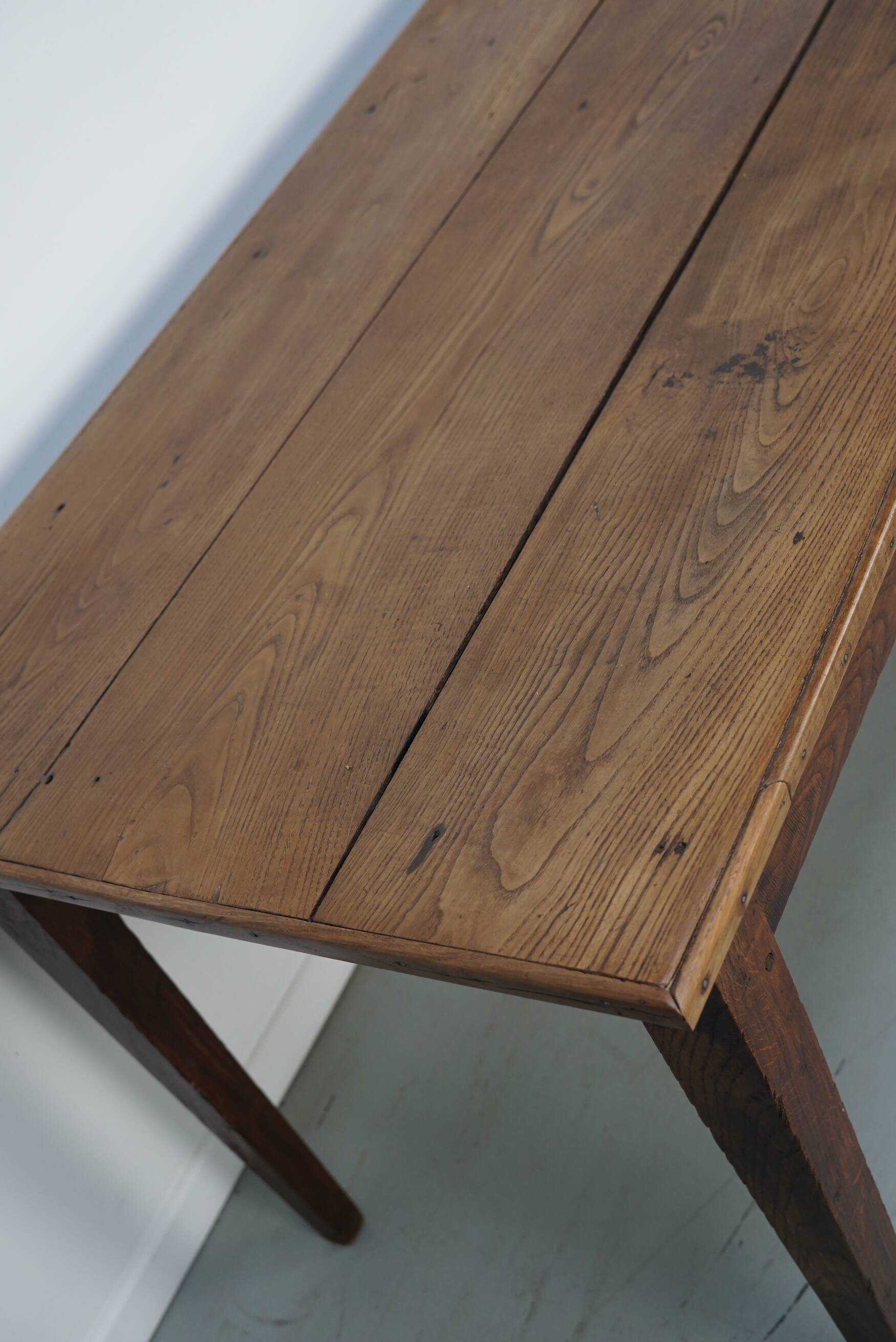 Large rustic farmhouse dining table from the French 19th century, in old elm