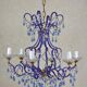 lustre bleu, fait de perles.