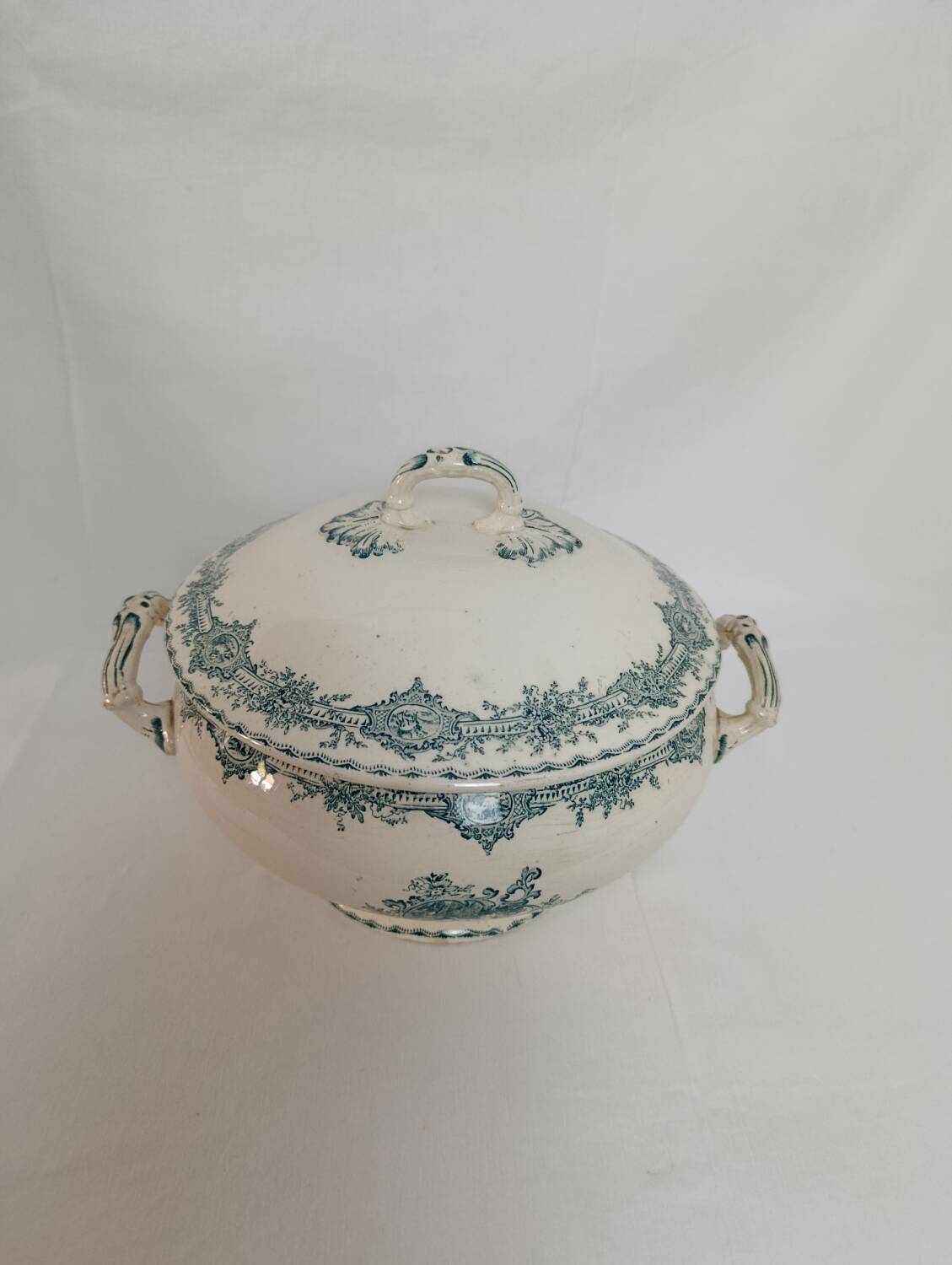 Soup tureen / Vegetable dish in ironstone Watteau Creil and Montereau