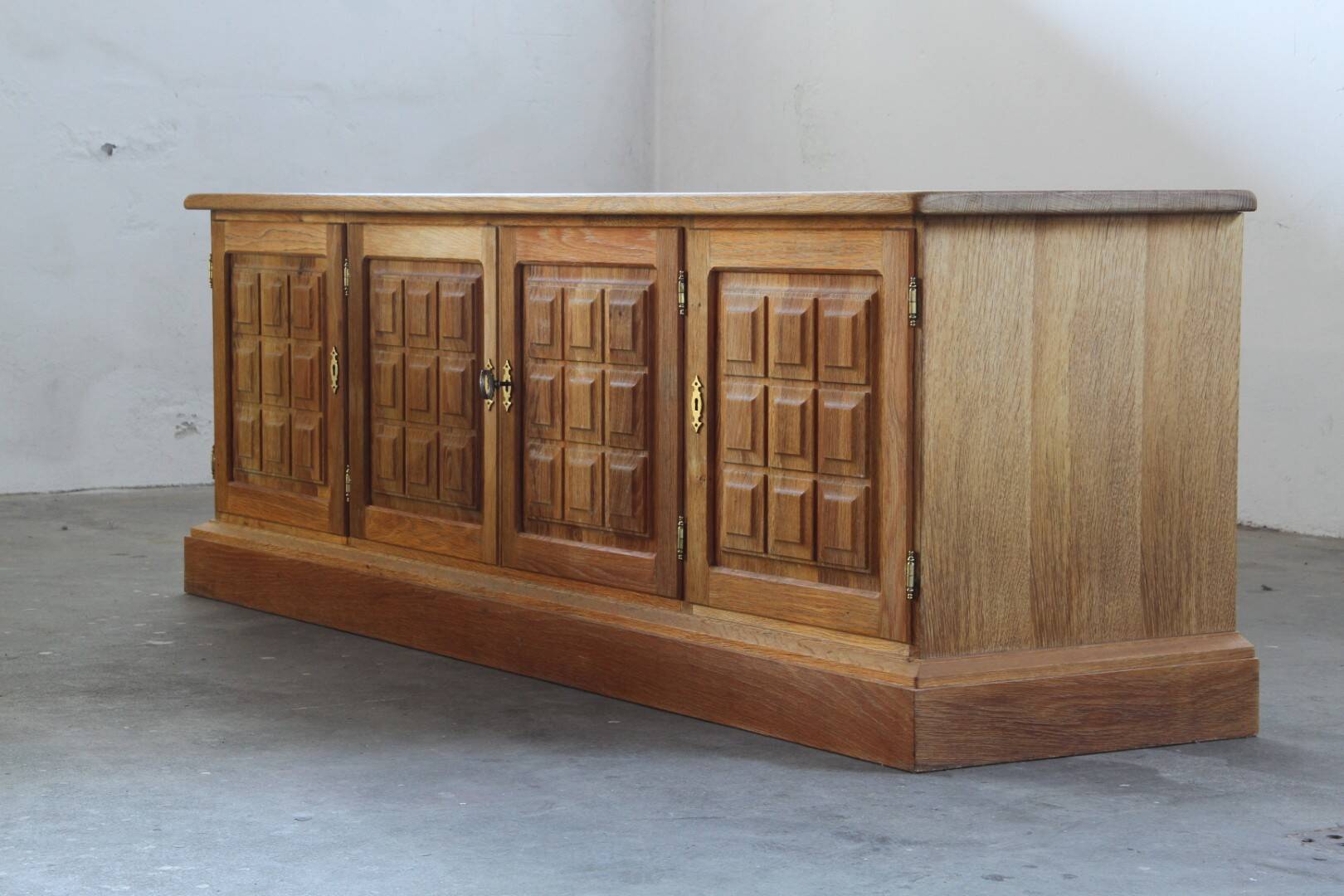 Vintage 1960/70s Danish Brutalist Light Oak Low Sideboard / Crezenda